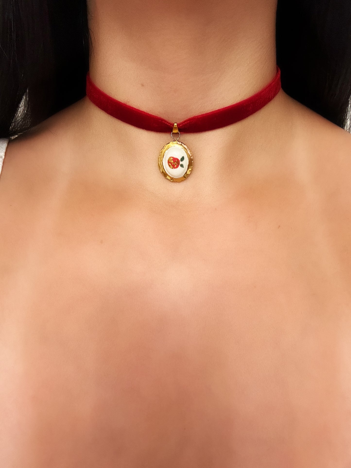 enchanted rose necklace | 22k gold lustre