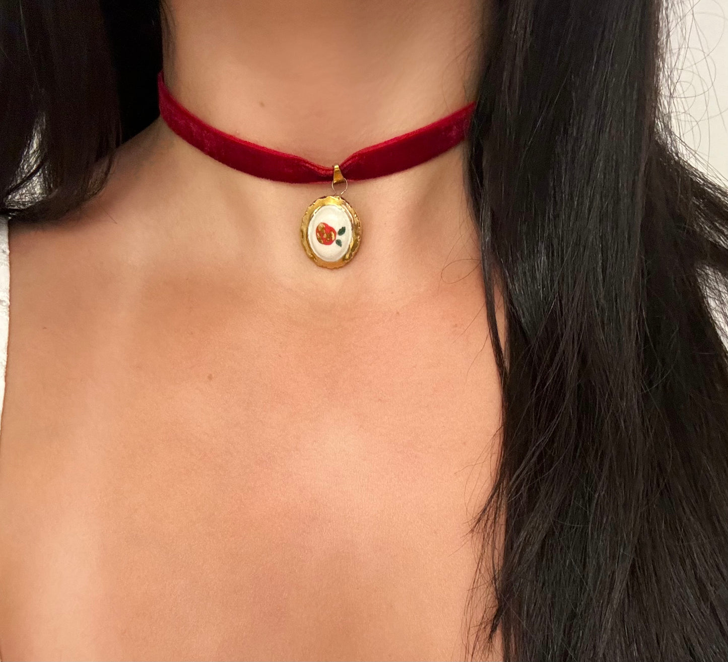 enchanted rose necklace | 22k gold lustre
